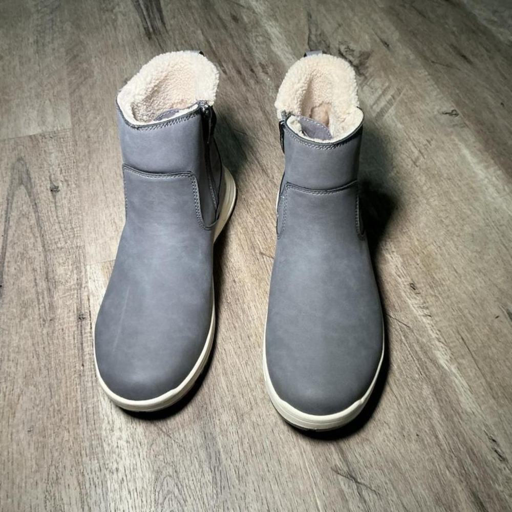 Khombu Grey Leather Fur Lined Ankle Boots Winter Size 9 NWT